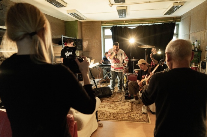 Beton.Hofi készítette Salamon András legújabb, Random című filmjének trailer zenéjét