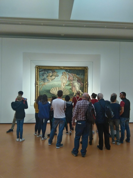 Ezért tilthatják be a szelfizést az Uffizi-képtárban!