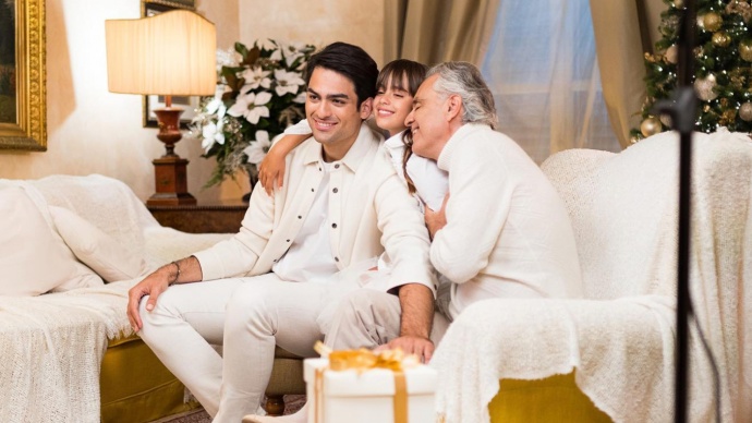 Hallgasd meg Andrea Bocelli és családja karácsonyi dalát!