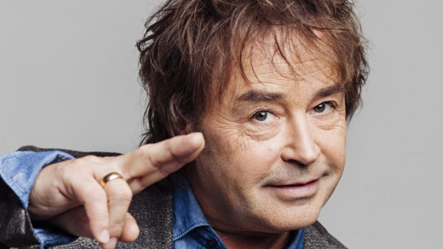 INGYENES koncertet ad Szikora Róbert és az R-Go!