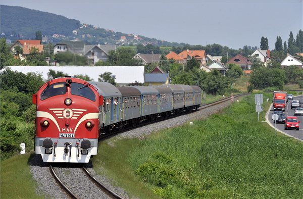 Nohab mozdonyok közlekednek a Balatonon!