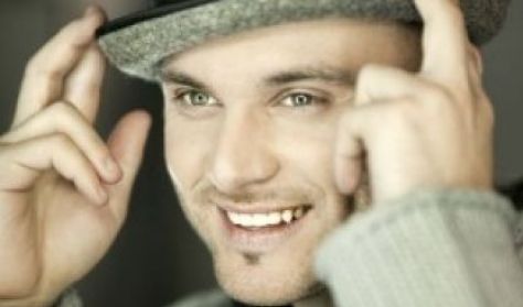 Takács Nikolas nőnapi koncert a RAM Színházban - Jegyek itt!