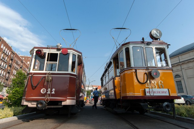 Újra közlekednek a nosztalgia villamosok, trolik és buszok!
